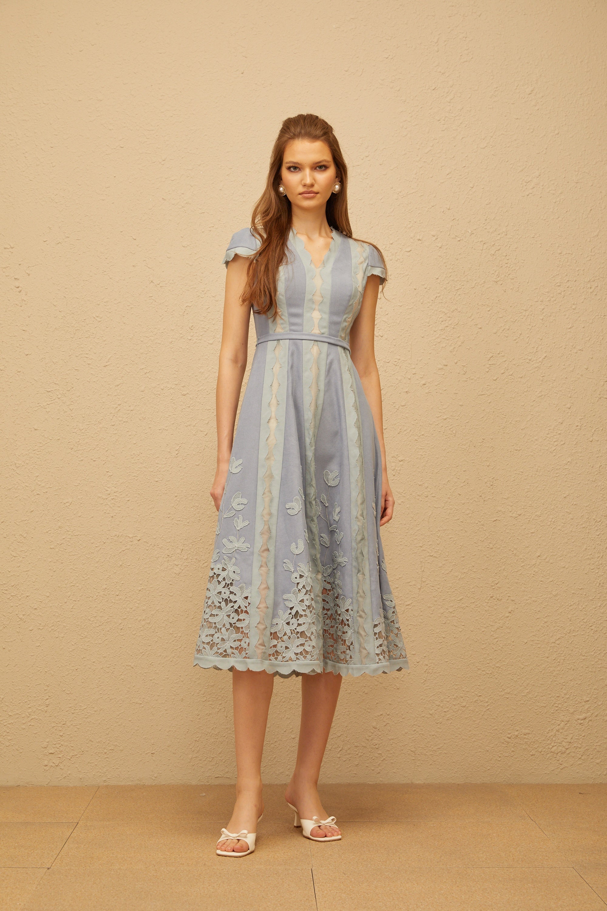 Amália Blue Scalloped Floral Embroidered Midi Dress