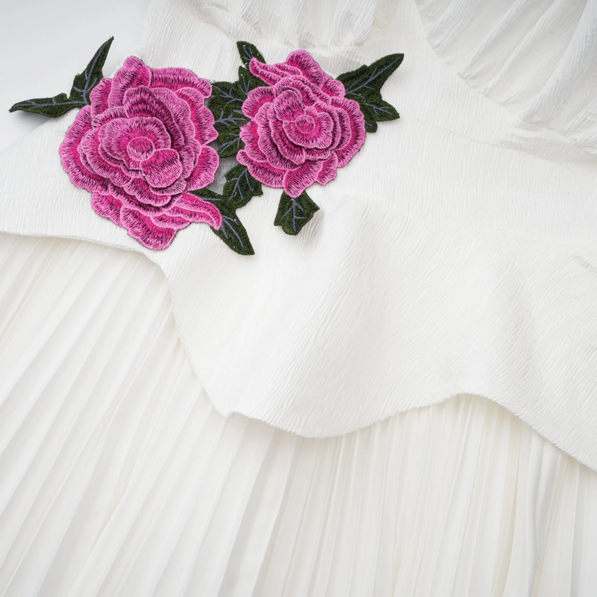 Pétale White Rose Appliqué Maxi Dress