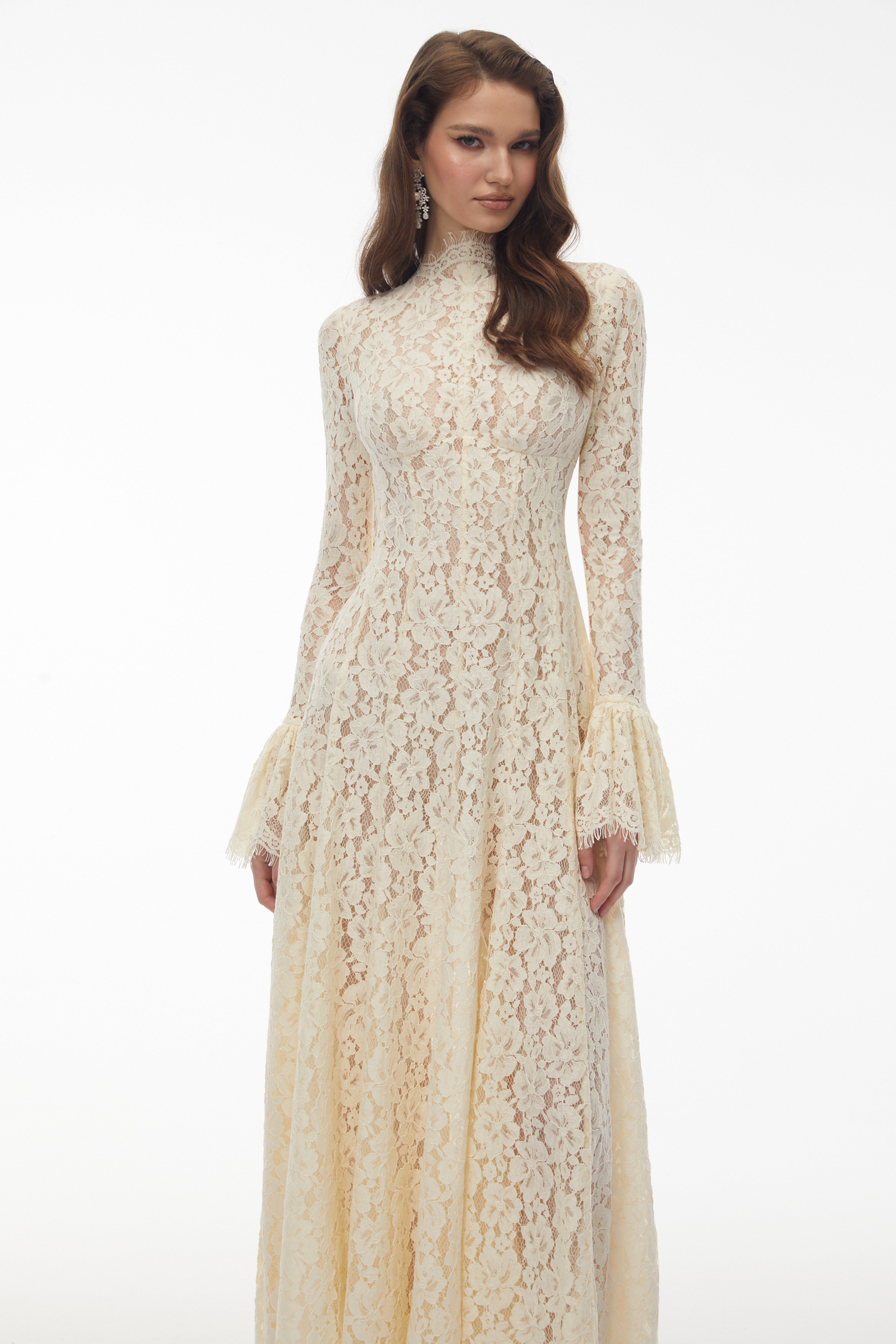 Miss rosier マキシ　ドレス　ホワイト　花柄 Nasrin White Mock Neck Floral Lace Maxi Dress – Miss Rosier